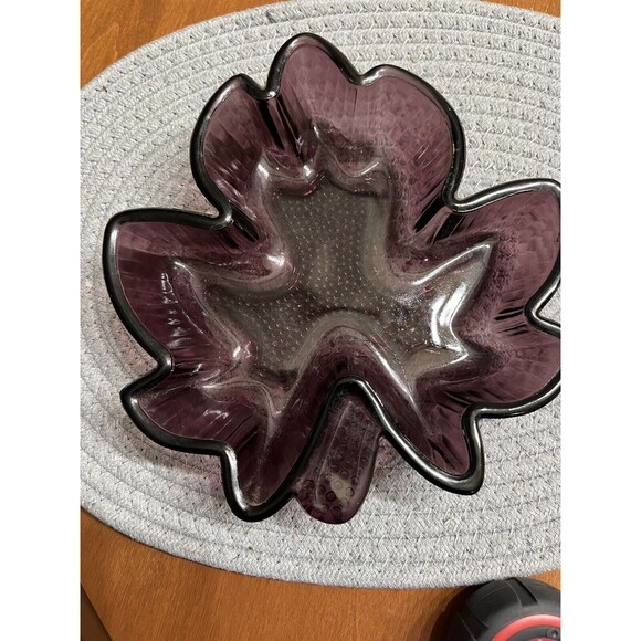 Vintage Amethyst Glass Leaf Shaped Trinket Dish. Grannycore/ Cottagecore - Picture 2 of 7